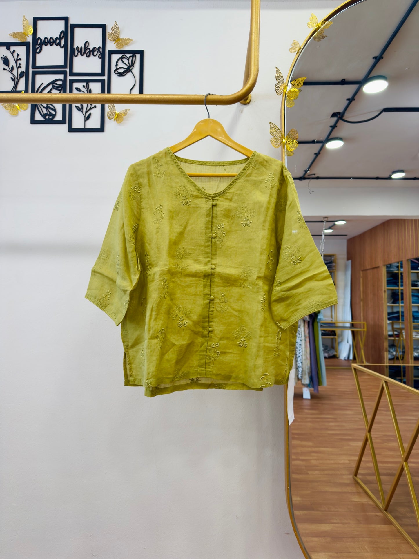PISTA EMBROIDERY LINEN TOP