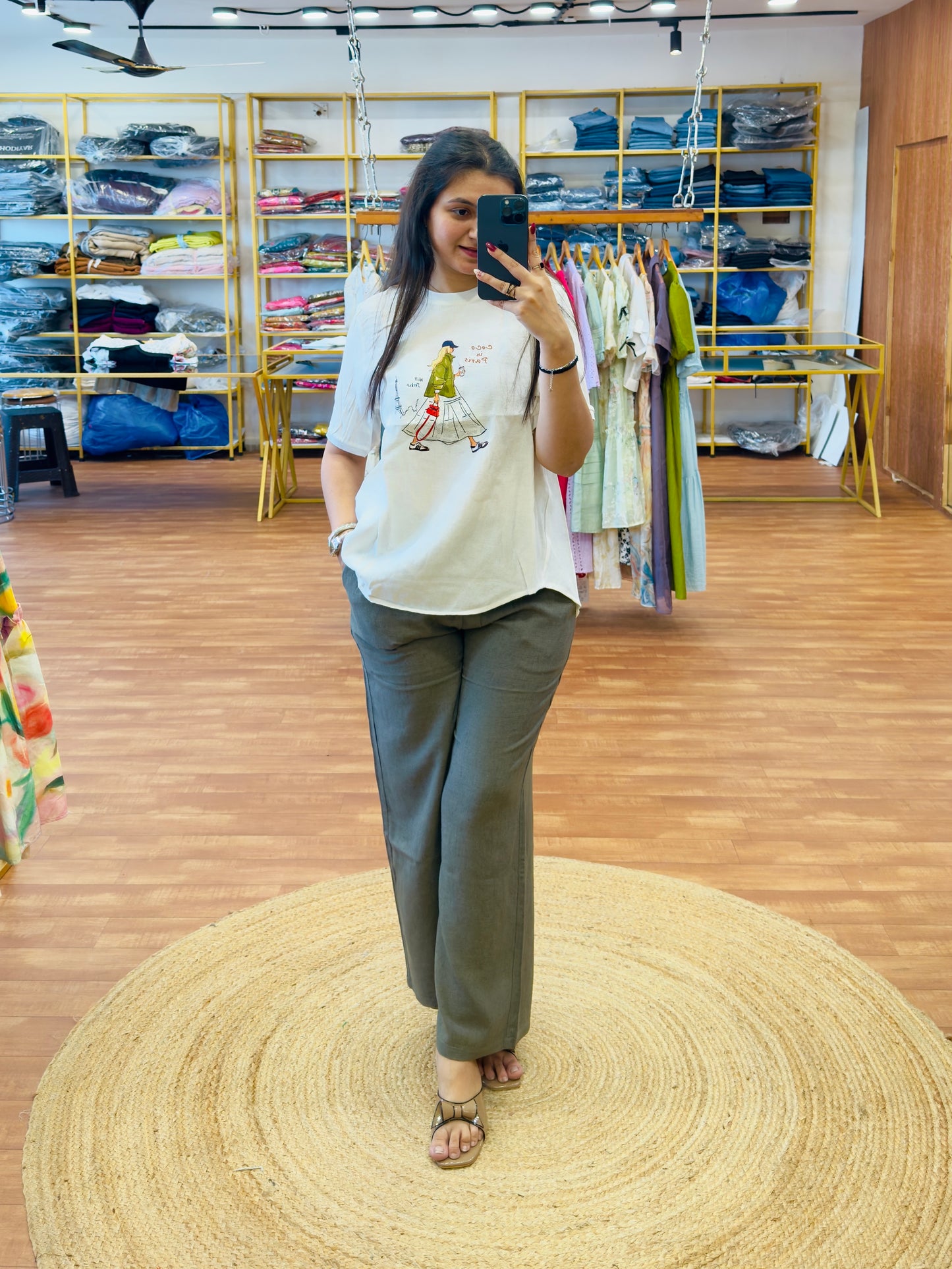 WHITE DOLL PATCH TSHIRT WITH LINEN PANT
