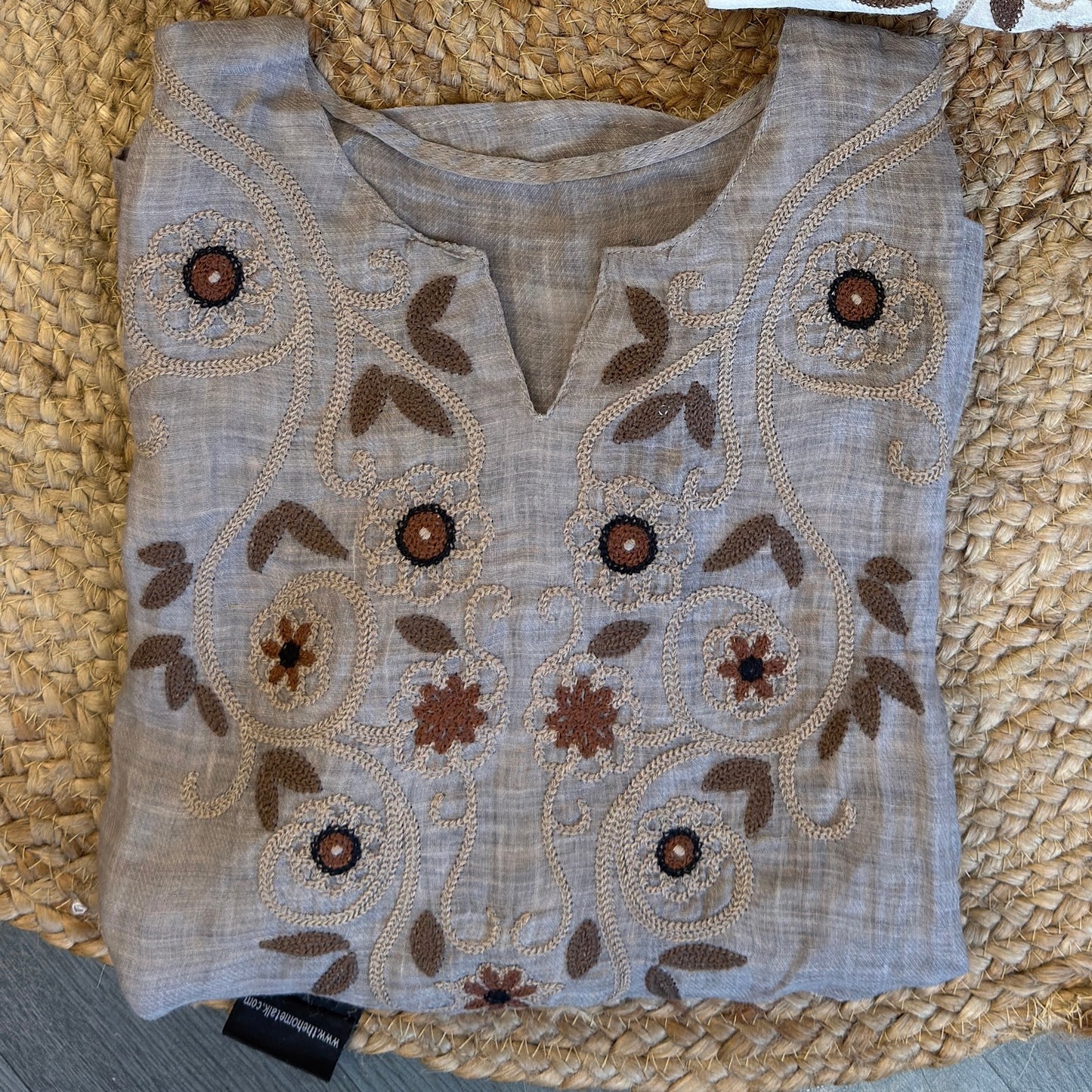 PREMIUM PURE LINEN ROUNDNECK EMBROIDERY TOP