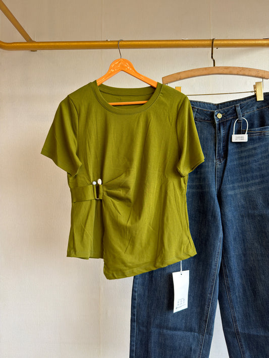 GREEN SIDE PEARL BROACH TSHIRT WITH BARREL FIT DENIM PANT SET