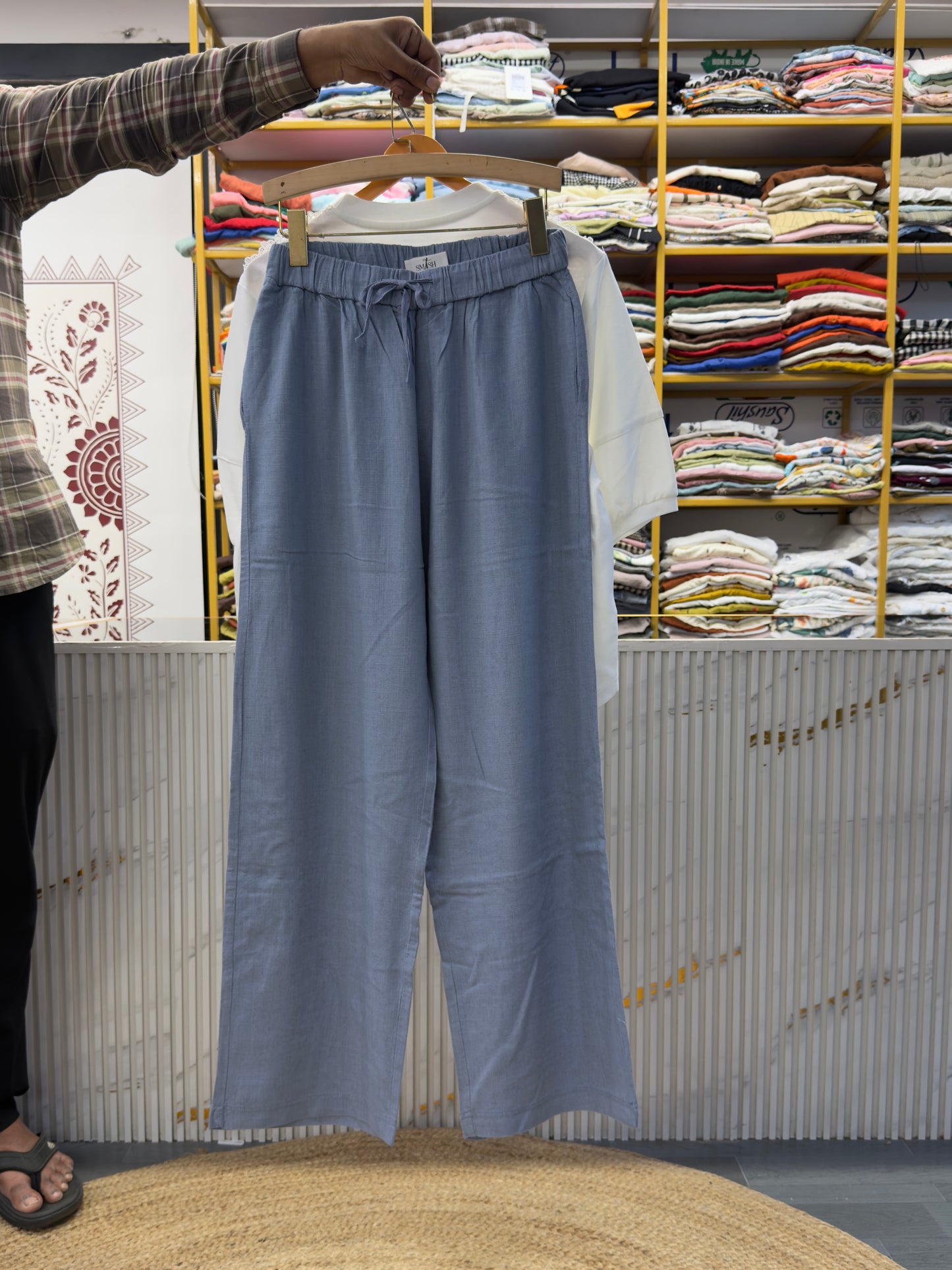 WHITE PRINT SHOULDER LACE TSHIRT WITH LINEN PANT SET