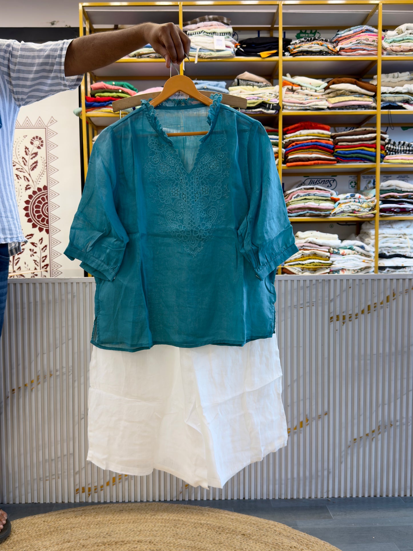 BLUE EMBROIDERY LINEN TOP  WITH LINEN  PANT SET