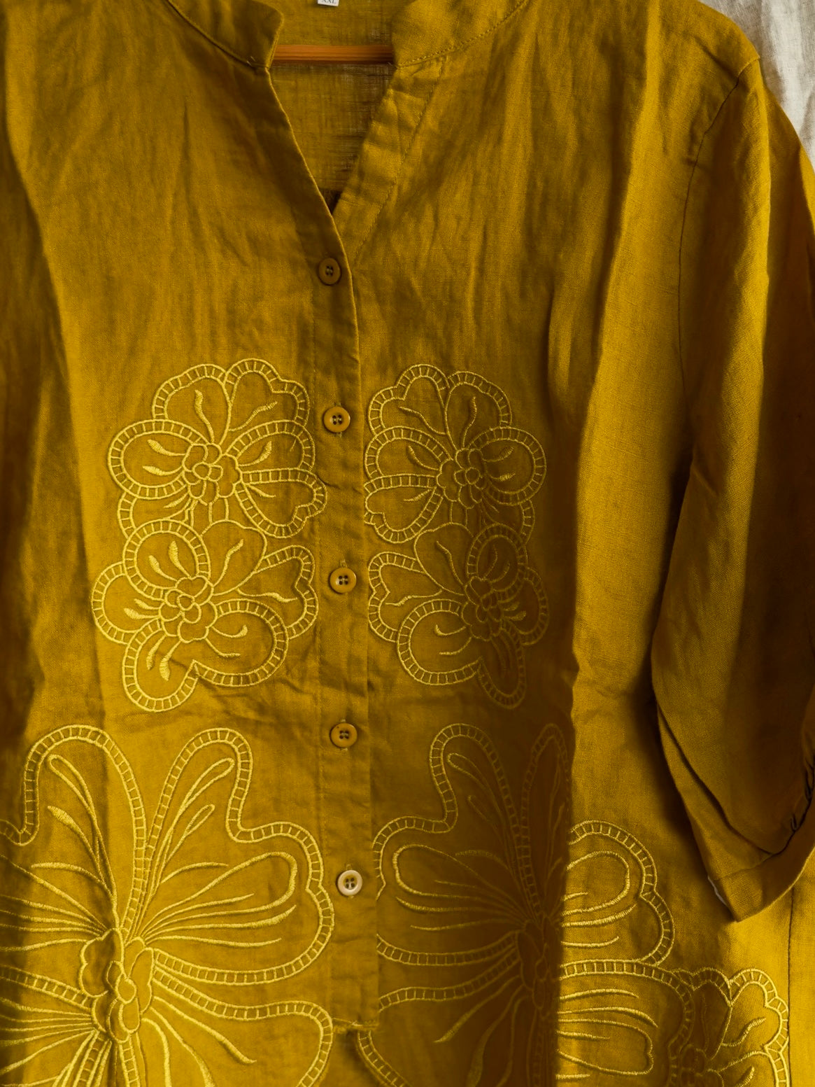 LINEN  FLOWER CUTWORK EMBROIDERY TOP