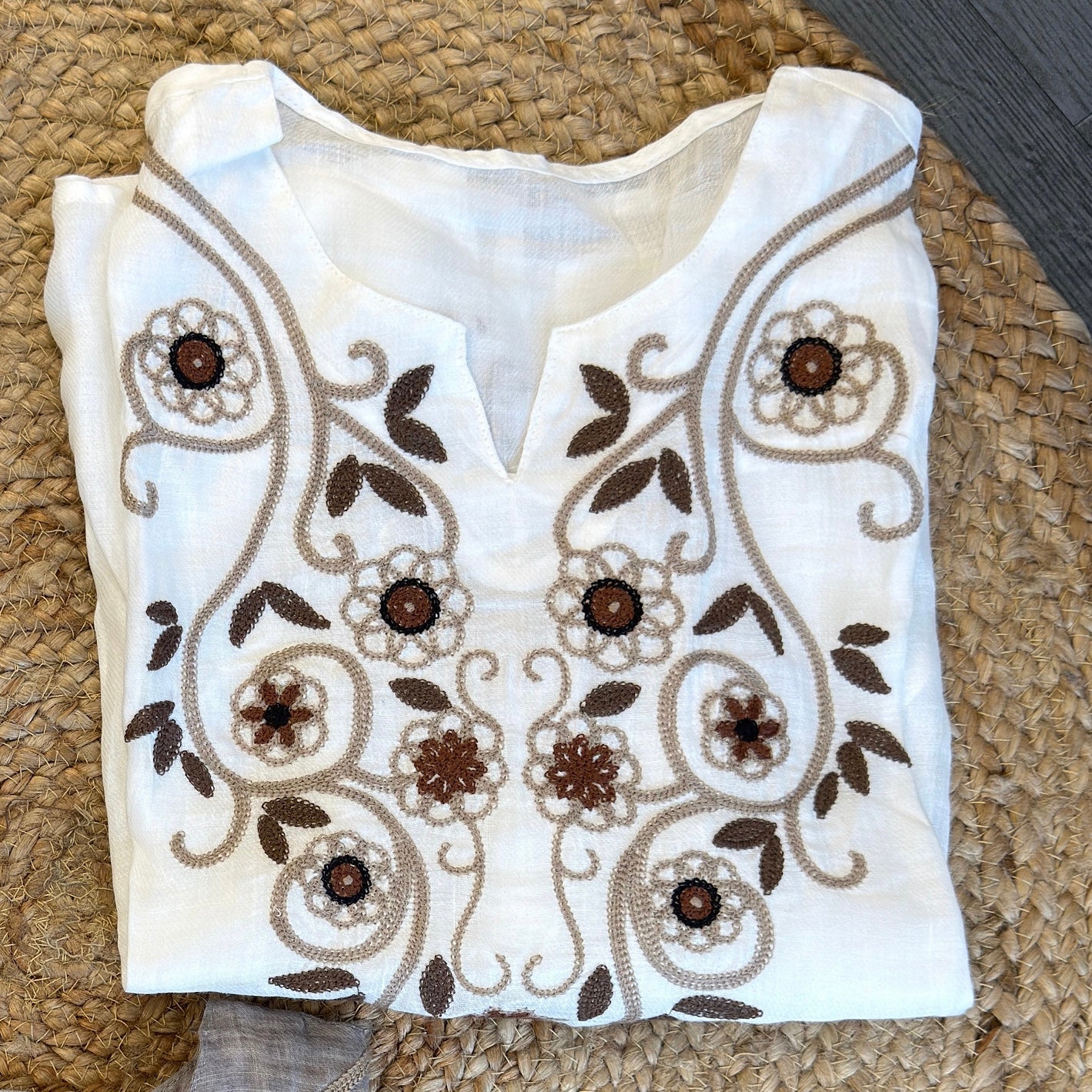 PREMIUM PURE LINEN ROUNDNECK EMBROIDERY TOP