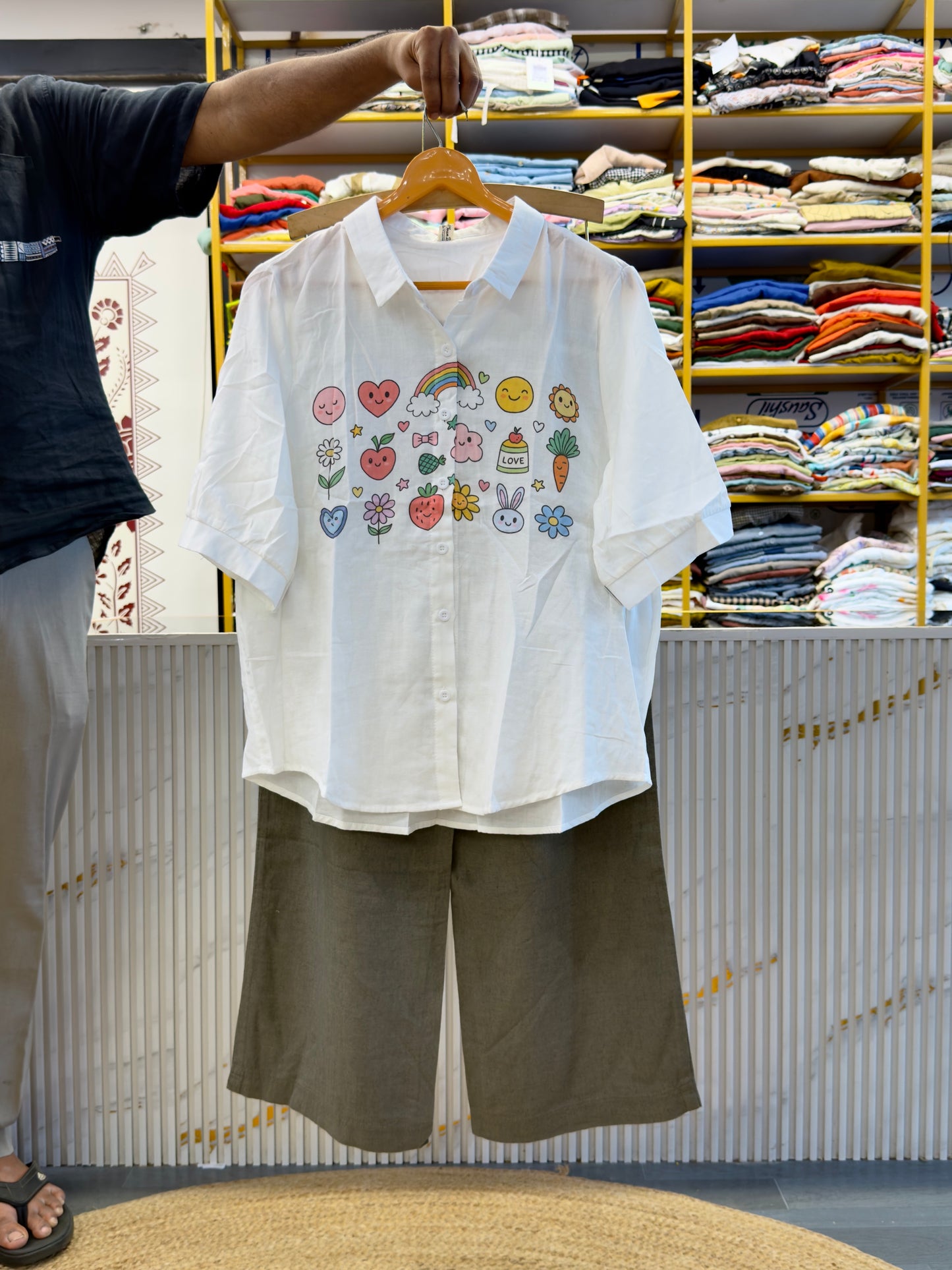 WHITE MUL COTTON PRINT SHIRTWITH LINEN PANT SET