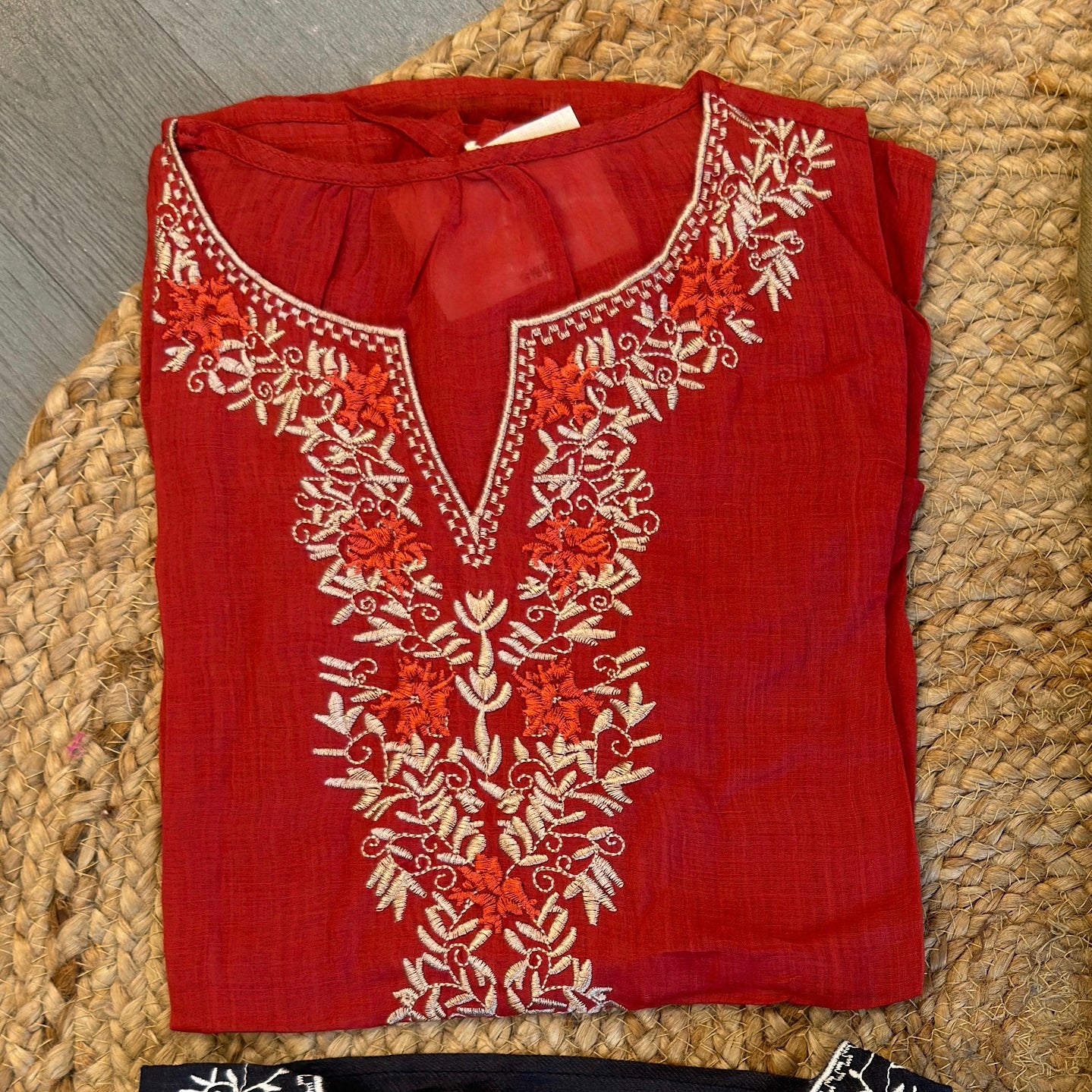 PREMIUM PURE LINEN SLEEVE N FRONT EMBROIDERY TOP