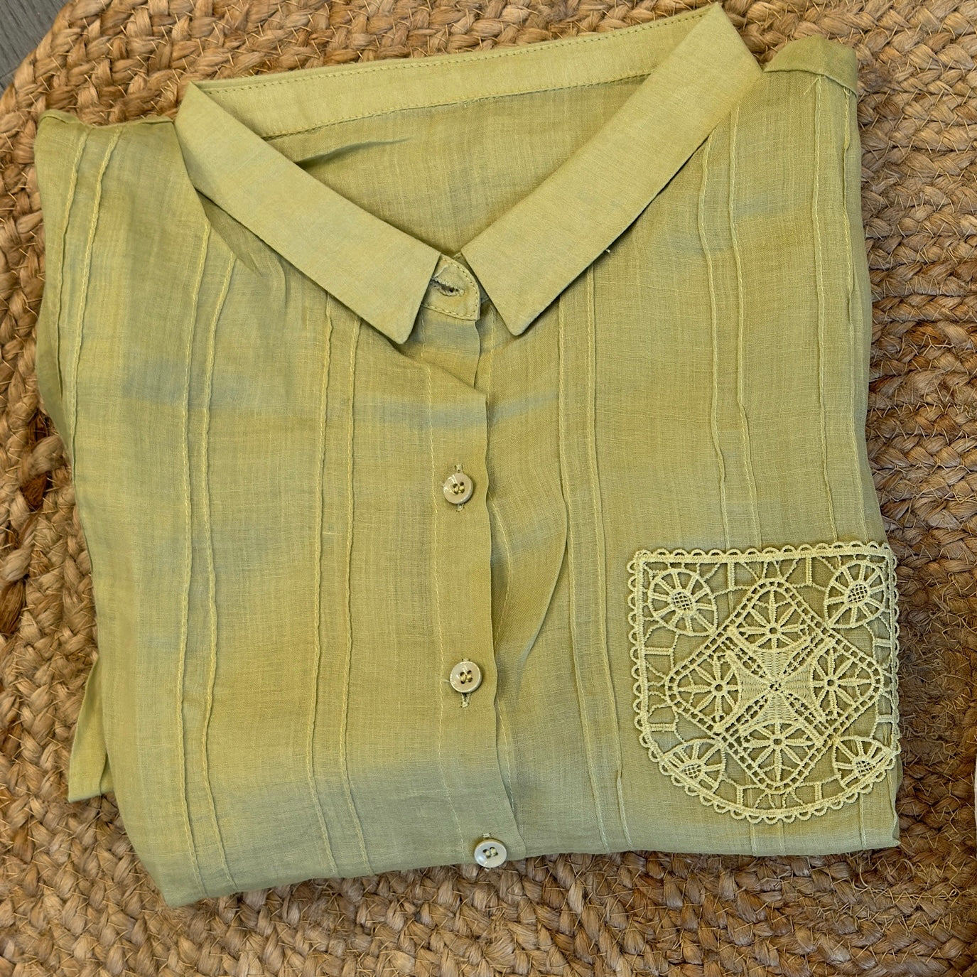 LINEN POCKET CROP SHIRT