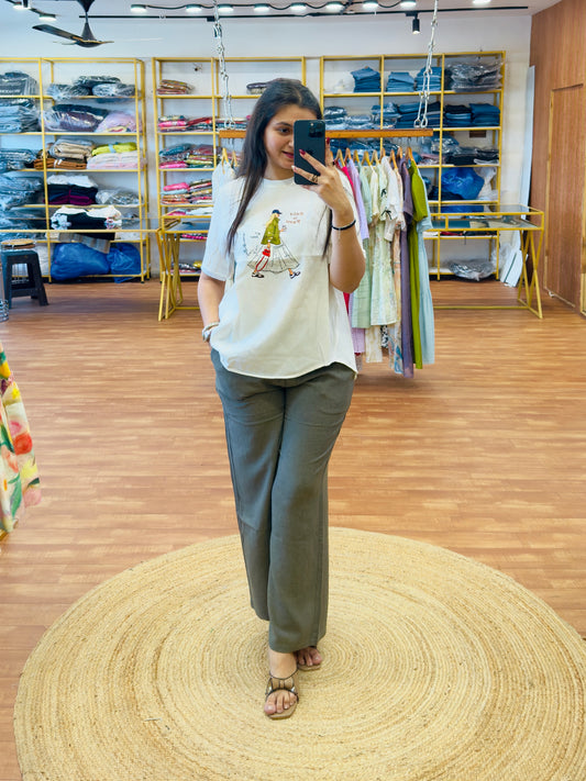 WHITE DOLL PATCH TSHIRT WITH LINEN PANT