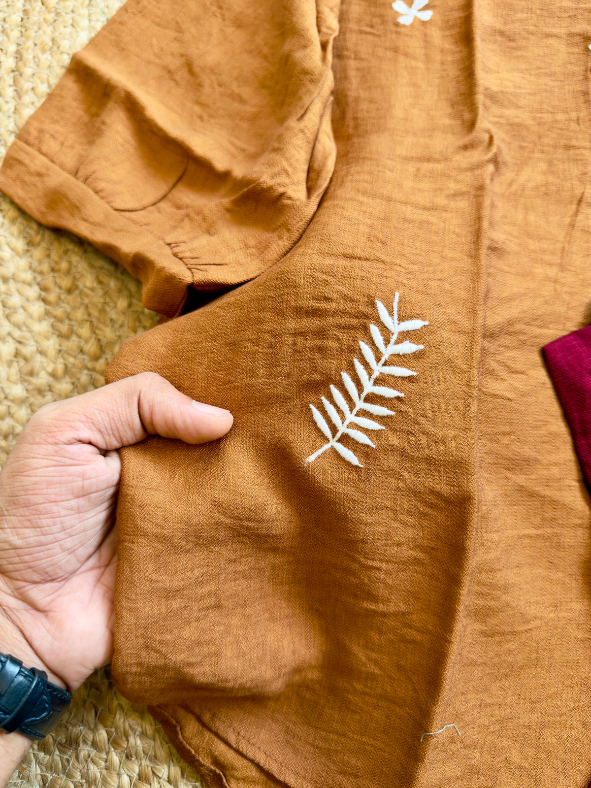 CASUAL LEAF EMBROIDERY LONG  TOP