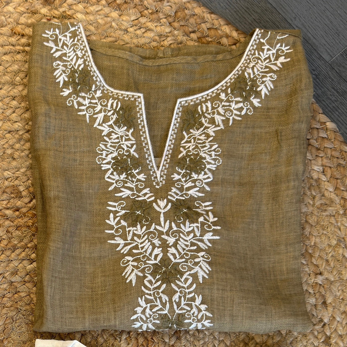 PREMIUM PURE LINEN SLEEVE N FRONT EMBROIDERY TOP
