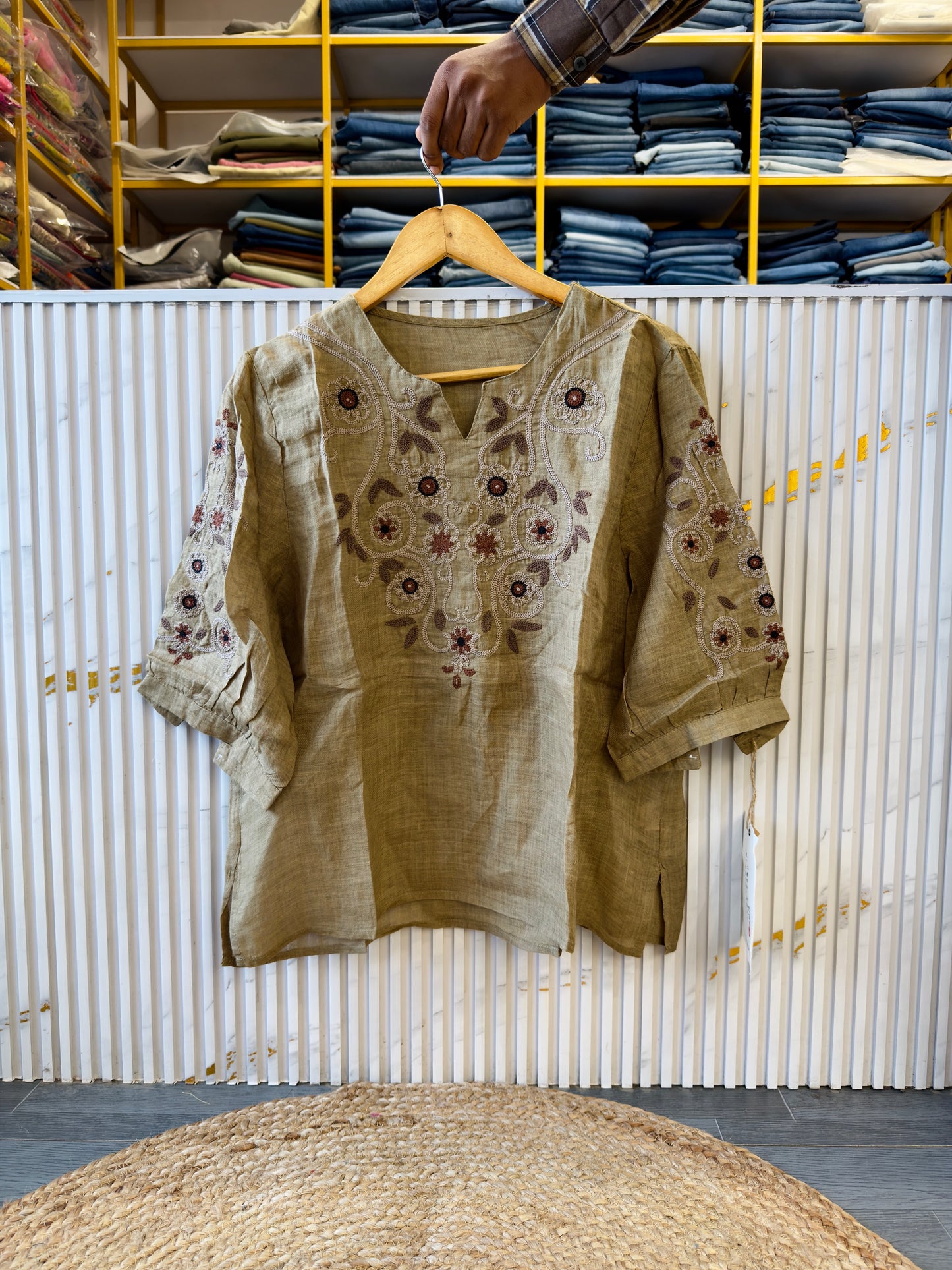 PREMIUM PURE LINEN ROUNDNECK EMBROIDERY TOP