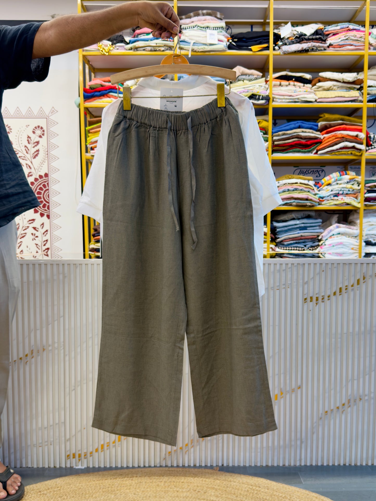 WHITE MUL COTTON PRINT SHIRTWITH LINEN PANT SET