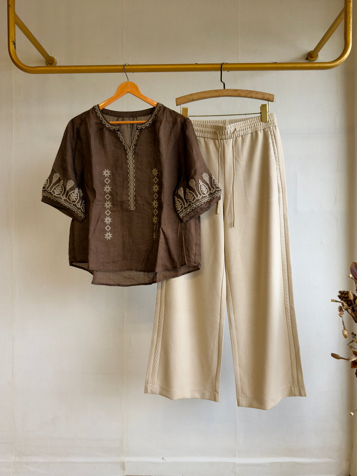 BROWN LINEN EMBROIDERY TOP WITH SIDE STRIPS PANT SET