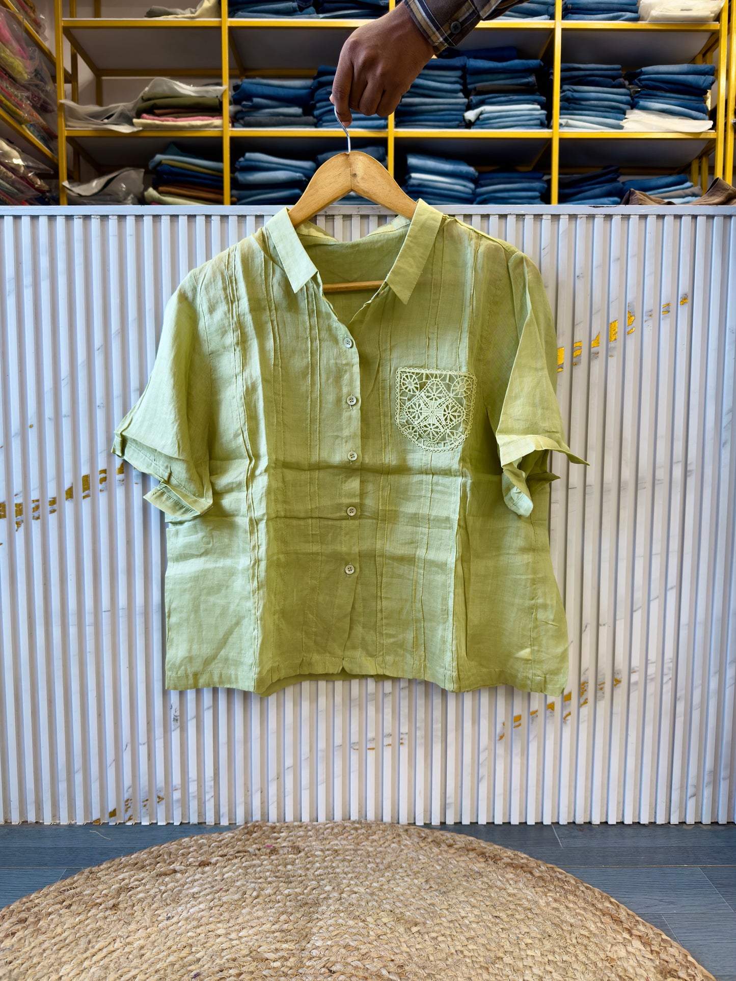 LINEN POCKET CROP SHIRT