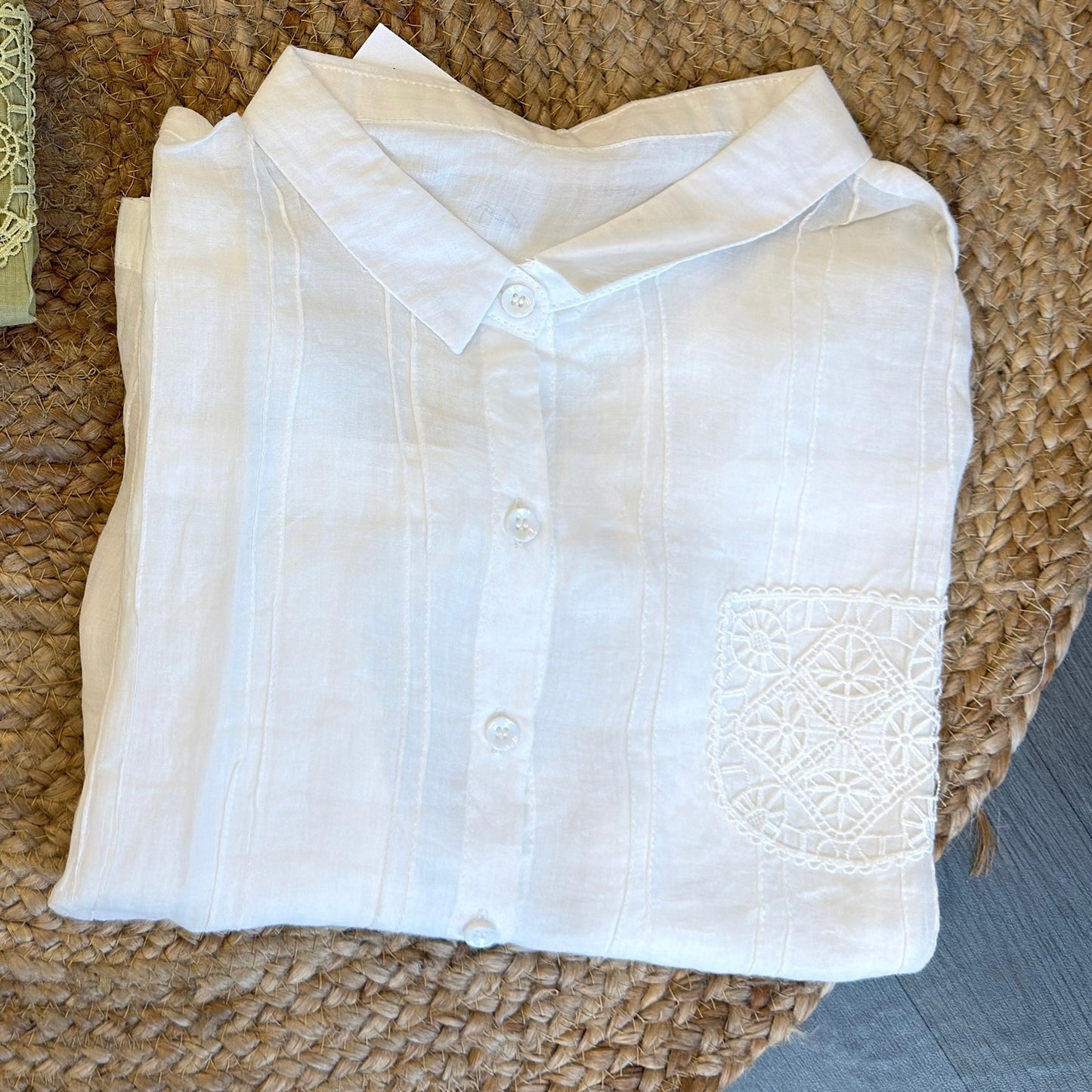 LINEN POCKET CROP SHIRT