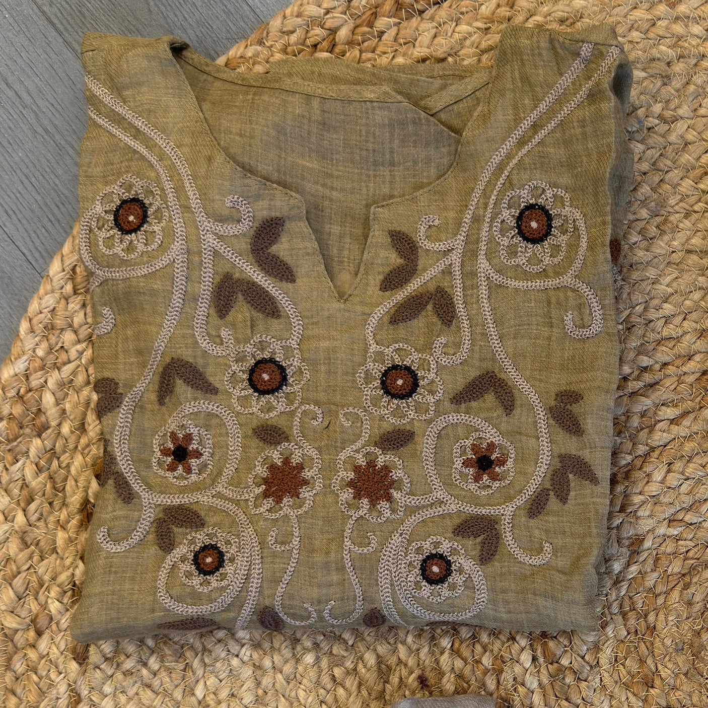 PREMIUM PURE LINEN ROUNDNECK EMBROIDERY TOP