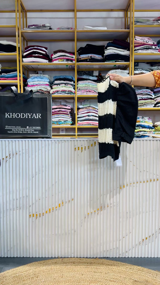 BLACK N WHITE CROTIA TOP