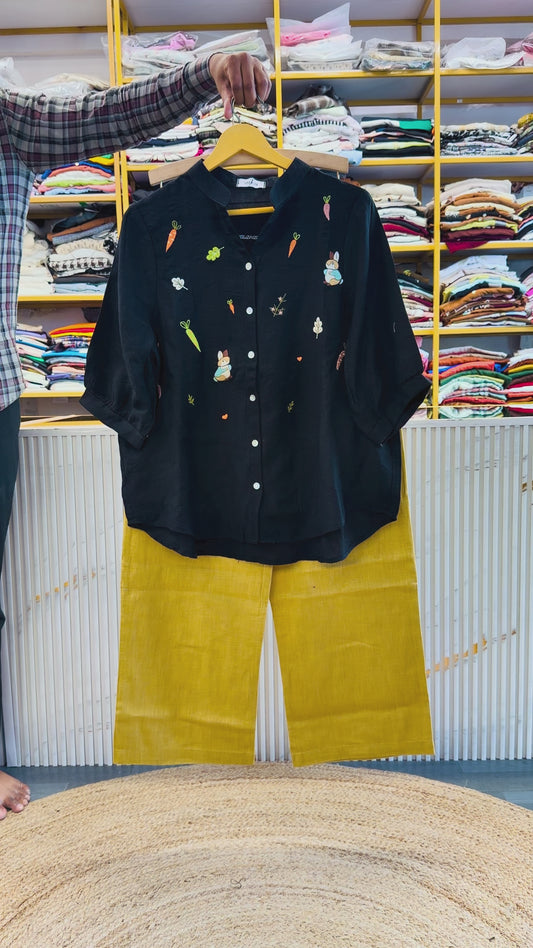 RABBIT CARROT EMBROIDERY BLACK TOP WITH LINEN STRAIGHT PANT SET