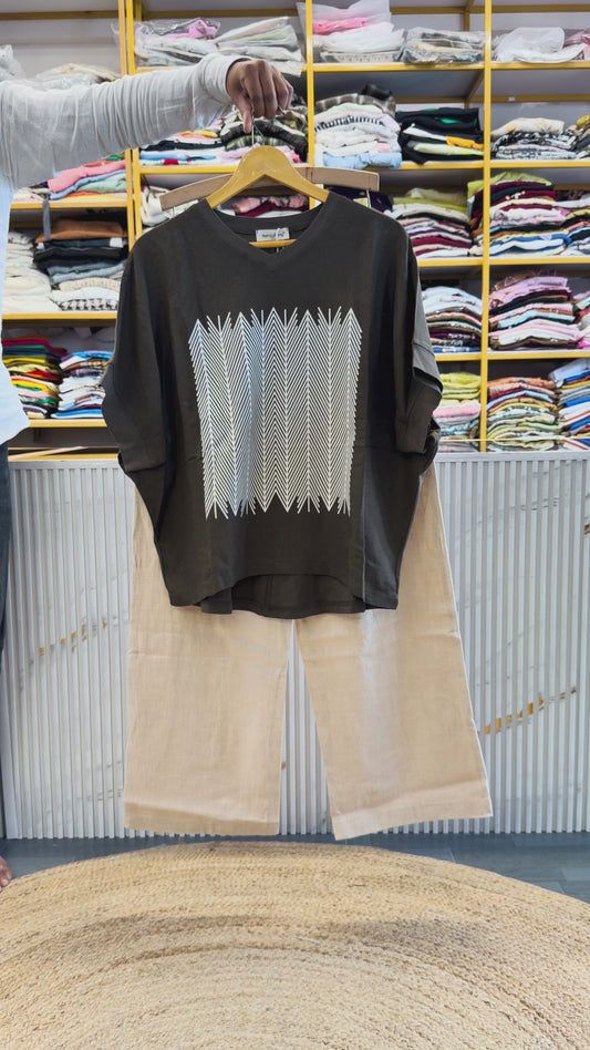 COFFEE SHADE PONCHO TSHIRT CUM TOP WITH LINEN STRAIGHT PANT SET